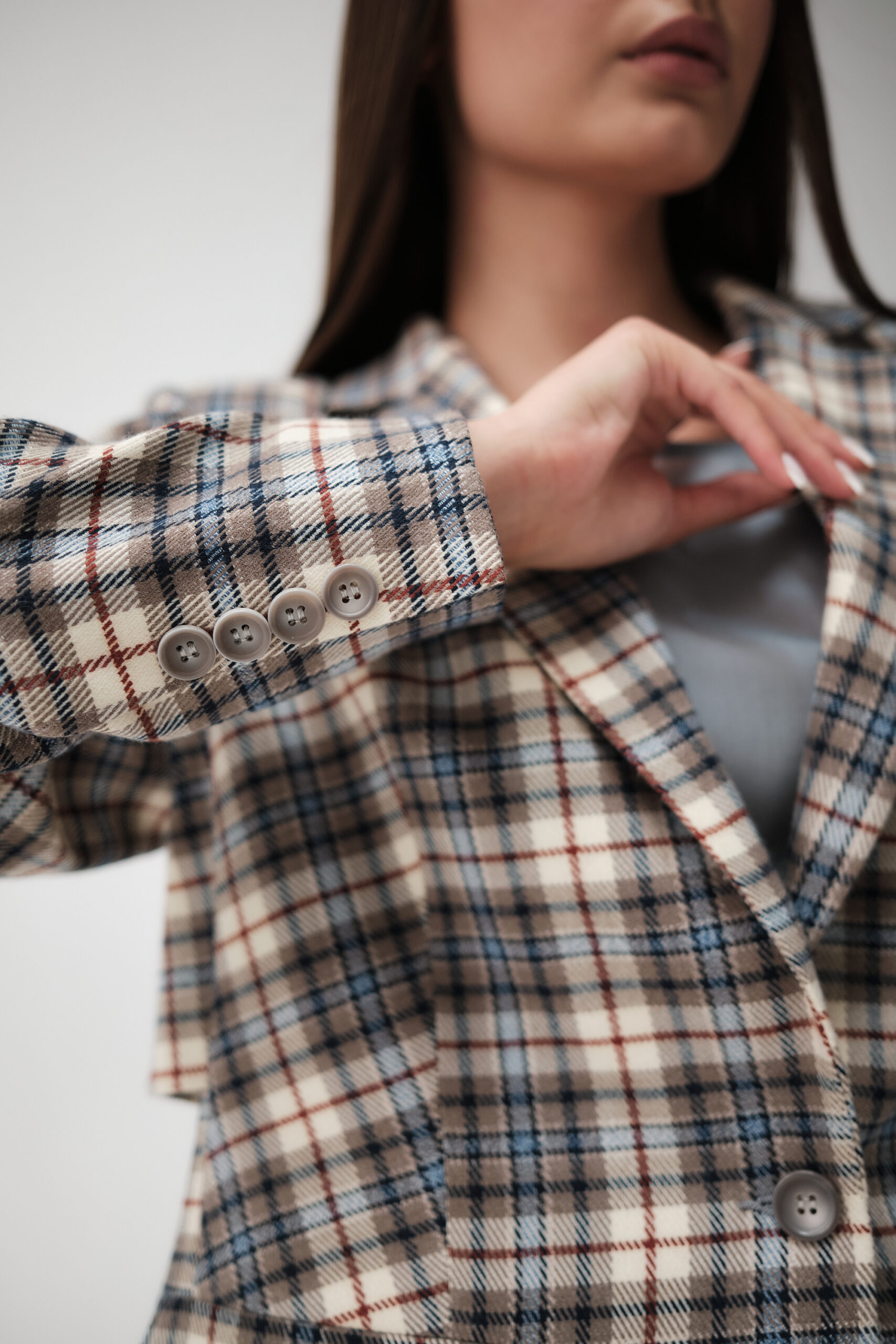 single-breasted-plaid-blazer-8